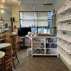 Many Rivers Books & Tea - Cozy interior