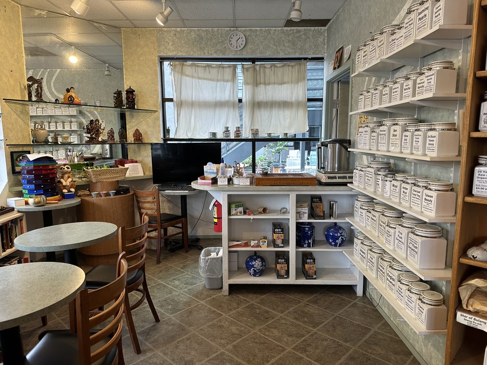 Many Rivers Books & Tea - Photo 2