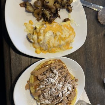 Sandusky Bay Pancake House - Country Omelette withe Reese's peanut butter cup pancakes - Breakfast & Brunch Near Me - Sandusky, Ohio Sandusky Bay Pancake House - Country Omelette withe Reese's peanut butter cup pancakes - Breakfast & Brunch Near Me - Sandusky, Ohio