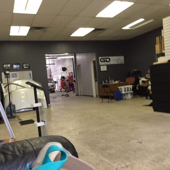 The customer area of Auto Dent, which houses Get Detailed.