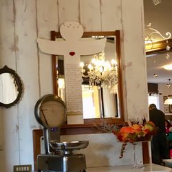 Aviano Inn - Welcoming decor