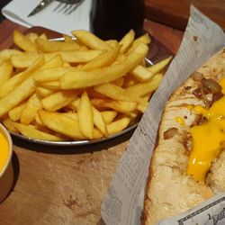 Ottensener Food Kitchen - Philly Cheese Steak, Pommes, Käsesoße