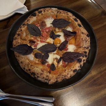 Pilgrimme - Charmer sourdough pizza - Canadian (New) Near Me - Galiano Island, British Columbia Pilgrimme - Charmer sourdough pizza - Canadian (New) Near Me - Galiano Island, British Columbia