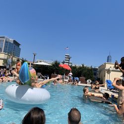 65 Bay Street Apartments - Pool days at the trump