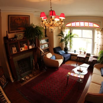 Toronto Garden Inn - Guest Lounge - Bed & Breakfast Near Me - Toronto, Ontario Toronto Garden Inn - Guest Lounge - Bed & Breakfast Near Me - Toronto, Ontario