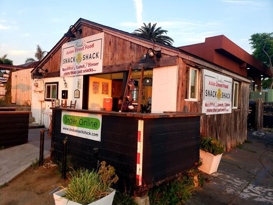 Sindi's Snack Shack by null