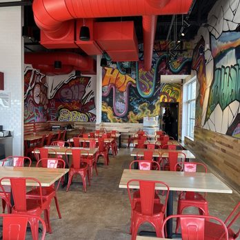 Dave's Hot Chicken - the inside of the restaurant - Halal Near Me - Tonawanda, New York