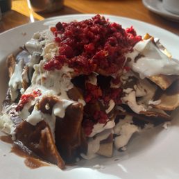 Chilaquiles negros con chorizo Chilaquiles negros con chorizo