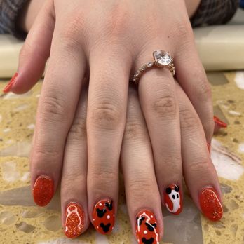 Caroline's Nails Spa - Disney Halloween gel manicure - Nail Salons Near Me - Modesto, California