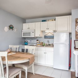 Sandpeddler Inn & Suites - Some units offer full kitchens