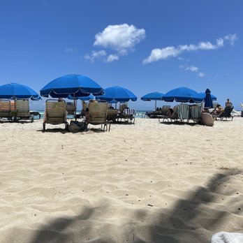 Waikiki Beach - Rental umbrellas - Beaches Near Me Waikiki Beach - Rental umbrellas - Beaches Near Me