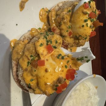Another Broken Egg Cafe - Crab cake Benedict - Breakfast & Brunch Near Me - Burbank, California