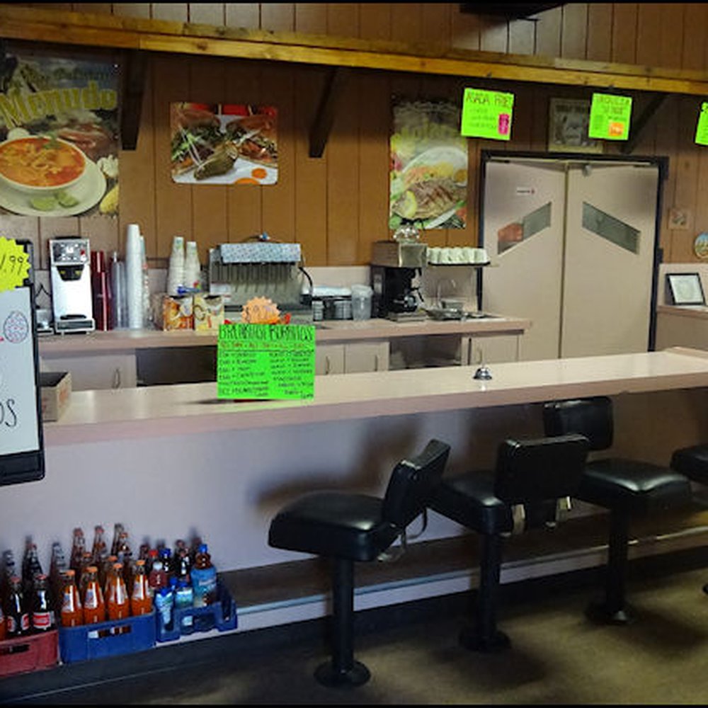 El Grullense - As you enter the restaurant, you'll notice the counter, and the posted specials. The cashier's station is to the right as you enter. - Mexican Near Me - Mojave, California El Grullense - As you enter the restaurant, you'll notice the counter, and the posted specials. The cashier's station is to the right as you enter. - Mexican Near Me - Mojave, California