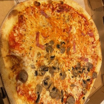 Blue Naples - Half sausage mushroom, half Hawaiian.... Disappointing. - Italian Near Me - Kernersville, North Carolina Blue Naples - Half sausage mushroom, half Hawaiian.... Disappointing. - Italian Near Me - Kernersville, North Carolina