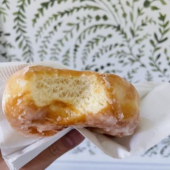 LaMar's Donuts and Coffee - glazed donut - Donuts Near Me - Kansas City, Missouri
