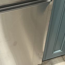 Orville's Home Appliances - Entire right side dented after opening