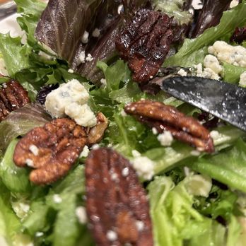 One Lincoln Food & Spirits - Gorgonzola salad - New American Near Me - Gettysburg, Pennsylvania One Lincoln Food & Spirits - Gorgonzola salad - New American Near Me - Gettysburg, Pennsylvania