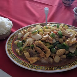Restaurant Cantones - Platillo llamado kungpaw. Tiene un poco de picante.