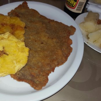 Rincon Criollo - Empanada breaded steak tostones, and yucca with garlic sauce. Delicious!! - Cuban Near Me - Houston, Texas