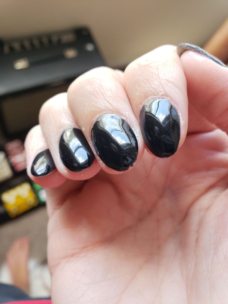 Essence Nails Logo