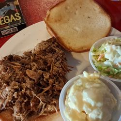 Quartzsite Yacht Club - Bbq sandwich and sides