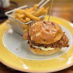 Beeliner Diner - The O.G. Chicken Sandwich W/ Fries