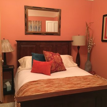 Villa on Verona - The Naples Room - Queen Bed on the main floor with Private Bath. - Venues & Event Spaces Near Me - Marshall, Michigan Villa on Verona - The Naples Room - Queen Bed on the main floor with Private Bath. - Venues & Event Spaces Near Me - Marshall, Michigan