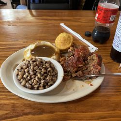 General's Cafe - Black eyes, mashed potatoes, and meatloaf, with a muffin.