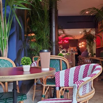 Cafe-Flor - Seating - Coffee & Tea Near Me - New York, New York