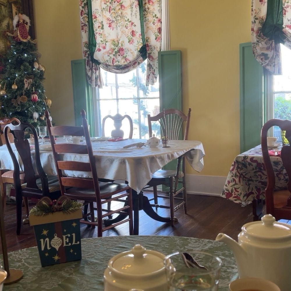 The yellow room