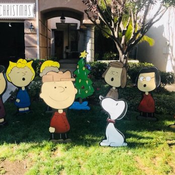317Studio Party Props - Snoopy and the whole Peanuts gang look great on our front lawn! - Party Supplies Near Me