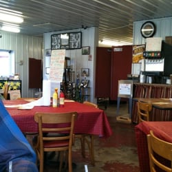 Larry Darrell & Darrell Bar-B-Que - Interior is pleasant enough.
