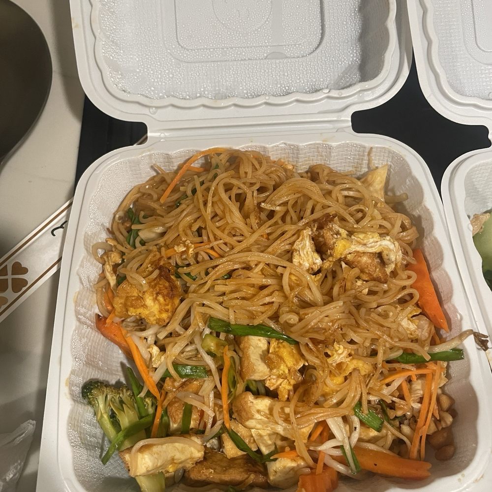 Malai Thai Kitchen - Pad Thai with tofu - Thai Near Me - Wahiawa, Hawaii