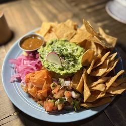 Jardin Autentica Cocina - Chips and guacamole