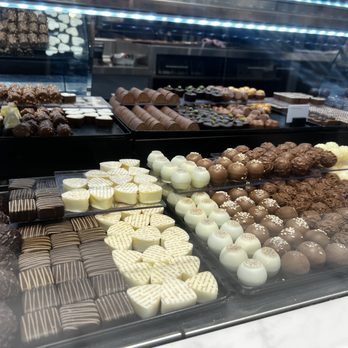 Läderach chocolatier suisse - Chocolatiers & Shops Near Me - Glendale, California