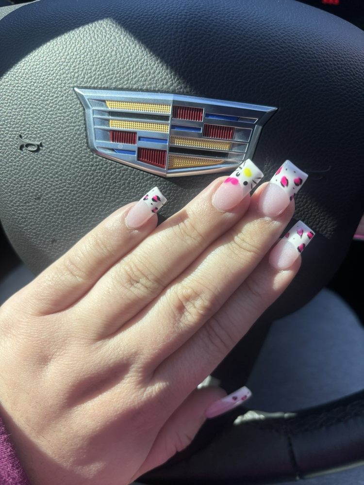 T & M Commerce Nails Image