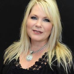 Synthia Slaughter-RE/MAX Centex