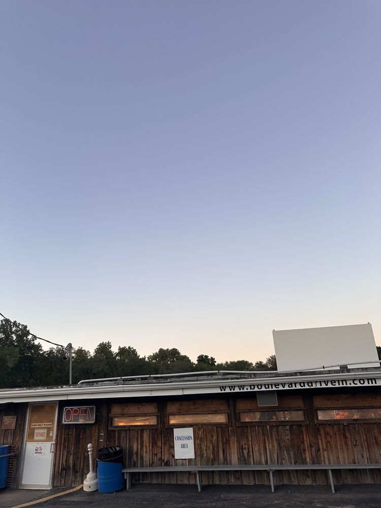 Boulevard Drive In Theatre