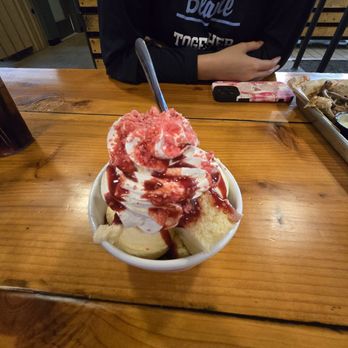 Tipsy Steer - Strawberry shortcake - Pizza Near Me - Blaine, Minnesota