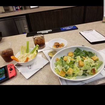 Wingtips Lounge - Airport Lounges Near Me - St. Louis, Missouri