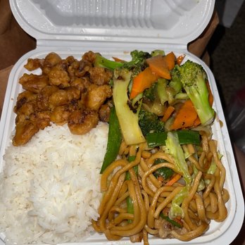 King Eggroll - How do you ask for sweet and sour pork ( top left) and not have the dressing that it's mixed with? - Vietnamese Near Me - San Jose, California