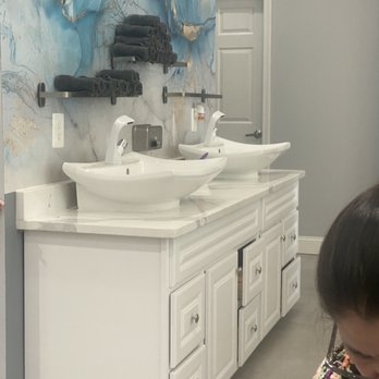2Q Nail Bar - Can I have this layout in my master bath! - Nail Salons Near Me - Woodbridge, Virginia