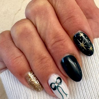 Kk Nails And Spa - The perfect Christmas manicure! - Nail Salons Near Me - Tustin, California