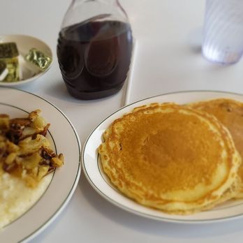 Diner On 55th - 2 Pancakes, 2 eggs over easy, Grits & Hashbrowns (half/half) - Diners Near Me - Cleveland, Ohio