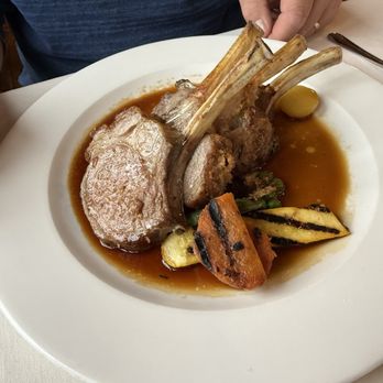 The Olde Post Inn - Lamb - Hotels Near Me - Cloverhill, CN