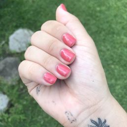 They always do a really good job with my nails .