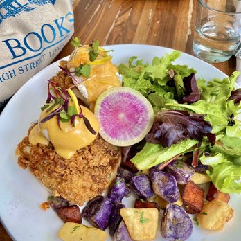 Lapisara Eatery - Fried Chicken Benedict - Breakfast & Brunch Near Me - San Francisco, California