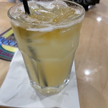 Gator's Dockside - Adult lemonade - Chicken Wings Near Me - Jacksonville, Florida