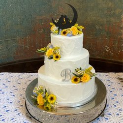 Amelia Florist and Gifts - Cake flowers and placement of the flowers