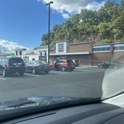 ALDI - Front of store